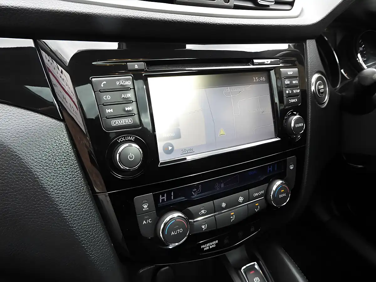 Used 2016 Nissan Qashqai N-Connecta Phantom Black - Interior and Exterior details 16