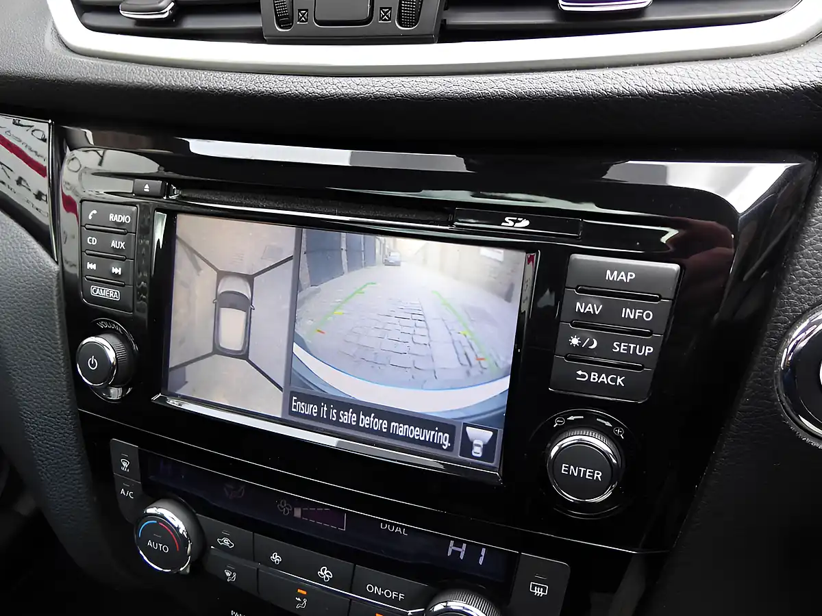 Used 2016 Nissan Qashqai N-Connecta Phantom Black - Interior and Exterior details 17