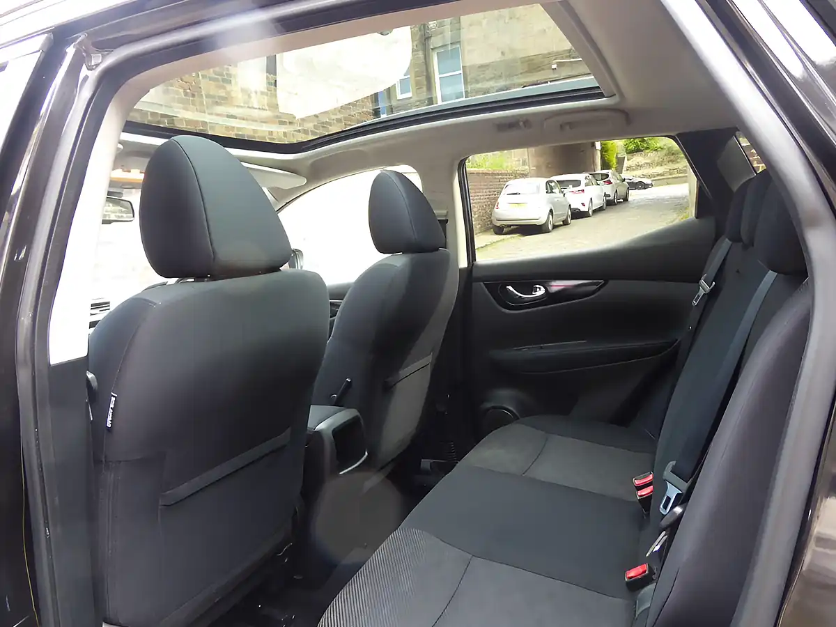 Used 2016 Nissan Qashqai N-Connecta Phantom Black - Interior and Exterior details 19