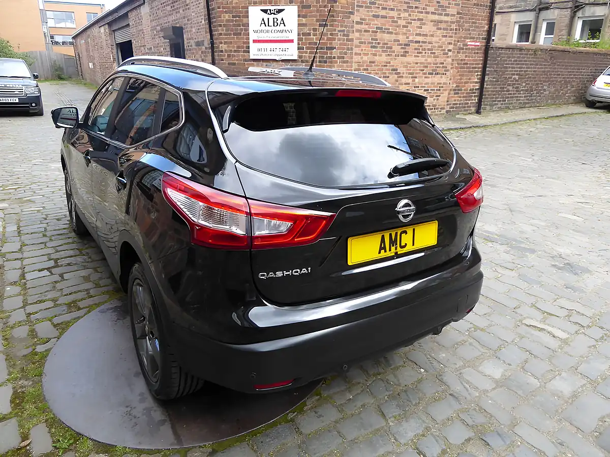 Used 2016 Nissan Qashqai N-Connecta Phantom Black - Interior and Exterior details 4