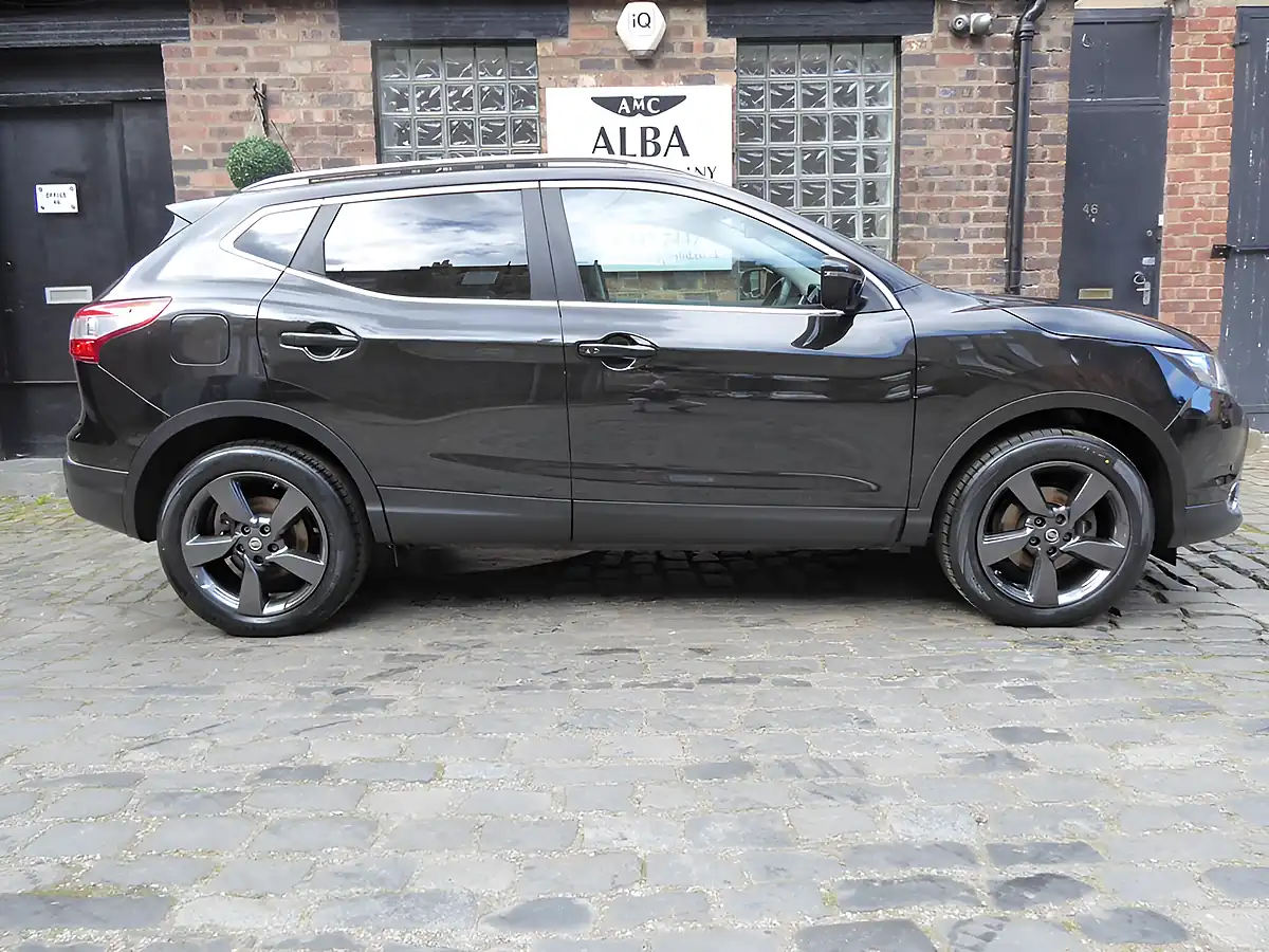 Used 2016 Nissan Qashqai N-Connecta Phantom Black - Interior and Exterior details 7