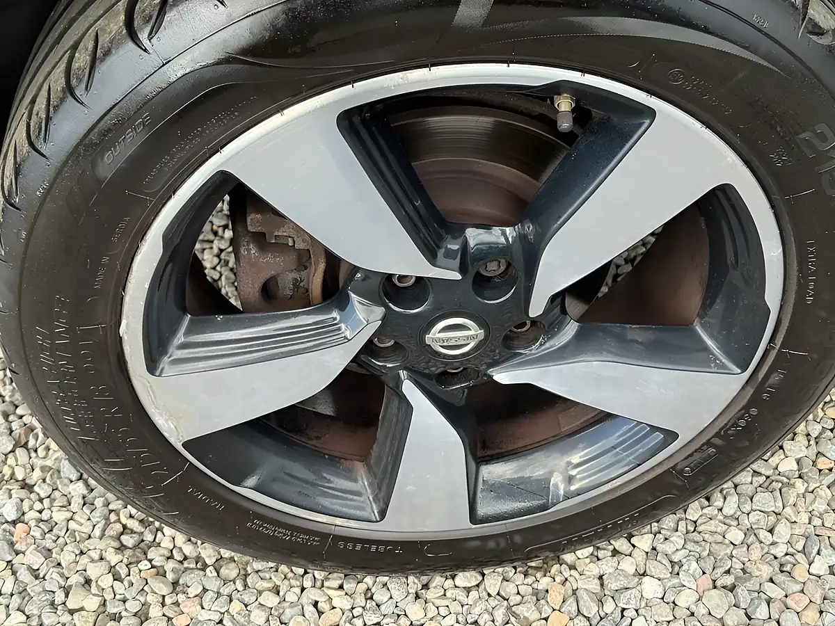 Used 2016 Nissan Qashqai N-Connecta Purple - Interior and Exterior details 15