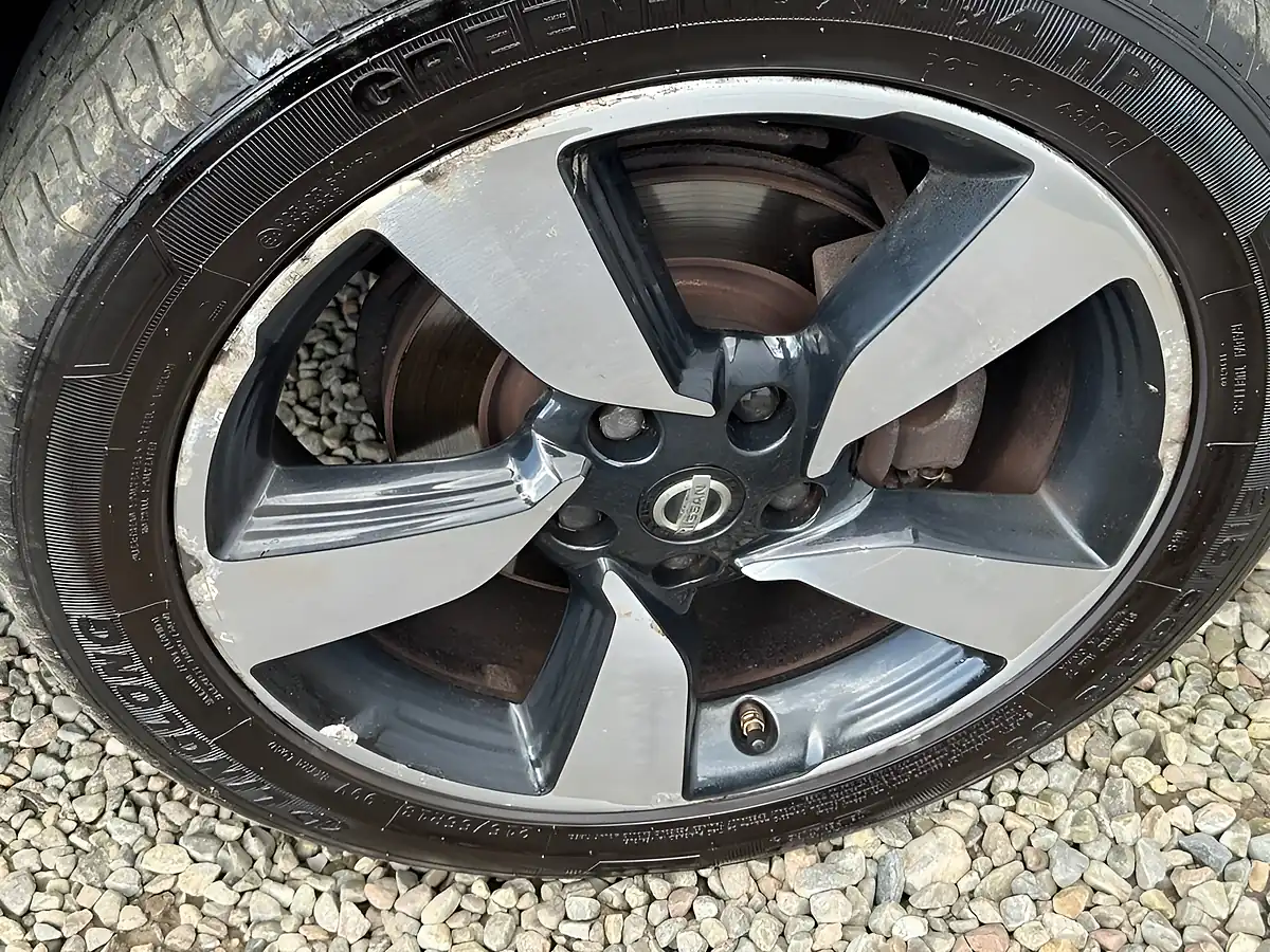 Used 2016 Nissan Qashqai N-Connecta Purple - Interior and Exterior details 16