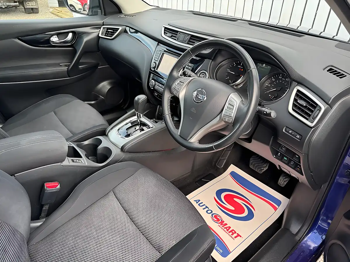 Used 2016 Nissan Qashqai N-Connecta Purple - Interior and Exterior details 17