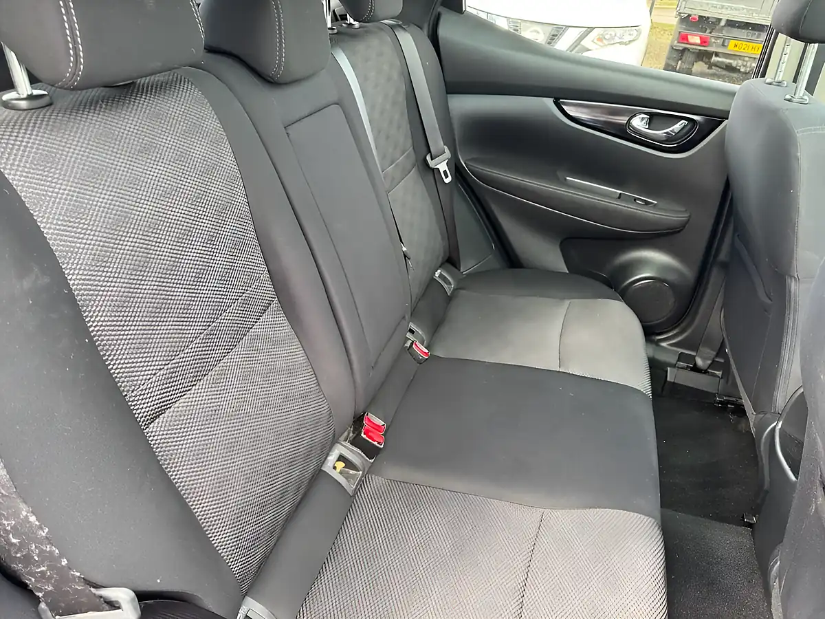 Used 2016 Nissan Qashqai N-Connecta Purple - Interior and Exterior details 19