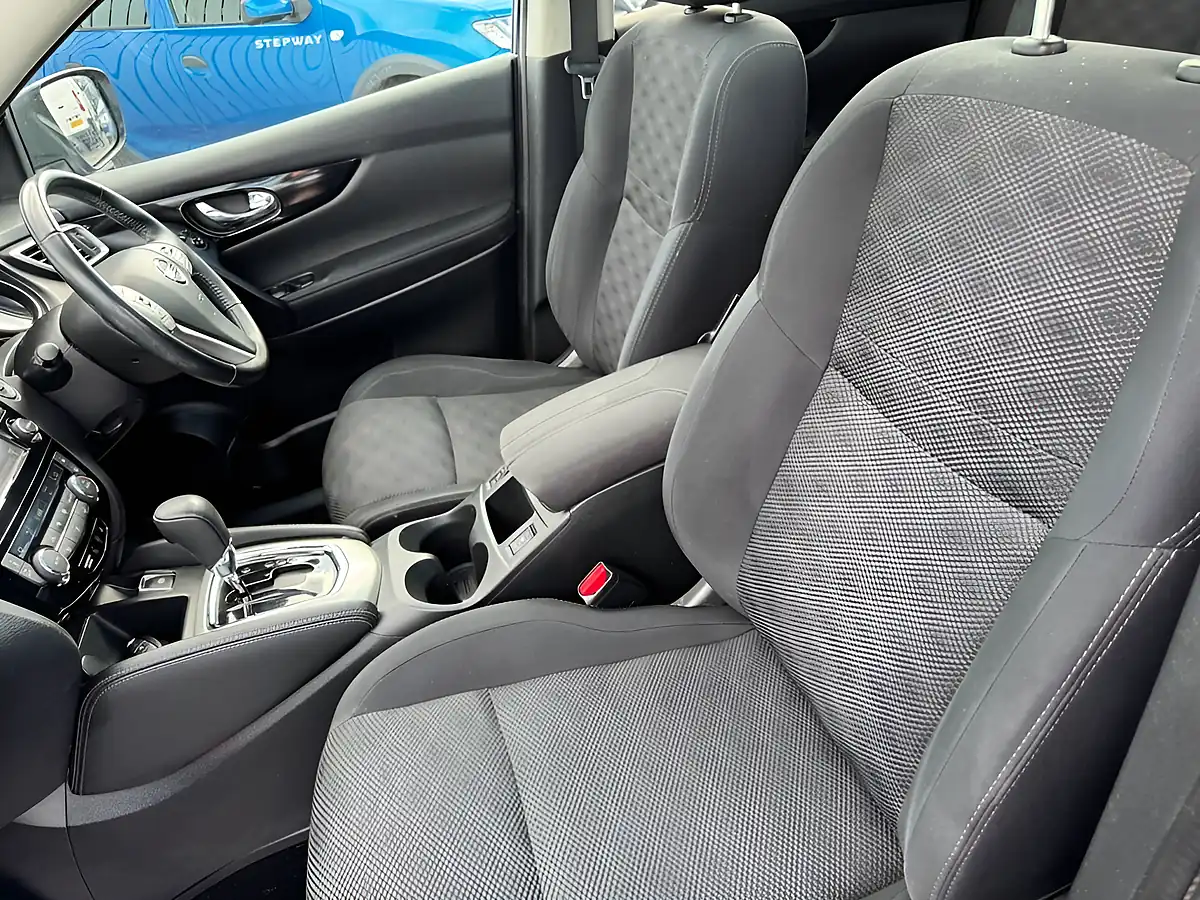 Used 2016 Nissan Qashqai N-Connecta Purple - Interior and Exterior details 20