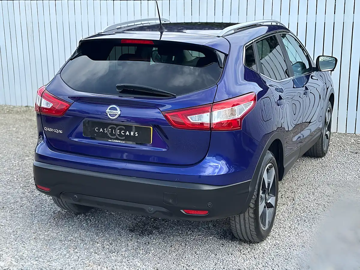 Used 2016 Nissan Qashqai N-Connecta Purple - Interior and Exterior details 7