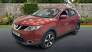 Used 2016 Nissan Qashqai N-Connecta Red - Interior and Exterior details 3