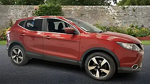 Used 2016 Nissan Qashqai N-Connecta Red - Interior and Exterior details 5