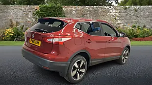 Used 2016 Nissan Qashqai N-Connecta Red - Interior and Exterior details 7