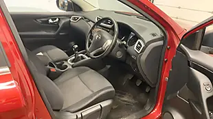 Used 2016 Nissan Qashqai N-Connecta Red - Interior and Exterior details 9