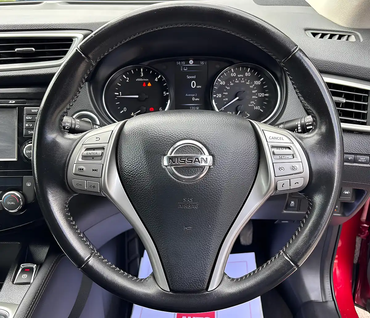 Used 2016 Nissan Qashqai N-Connecta Red - Interior and Exterior details 10