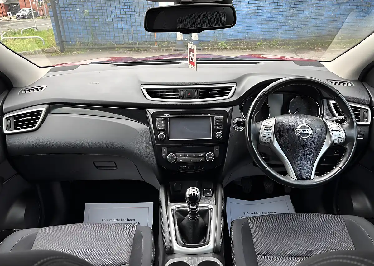 Used 2016 Nissan Qashqai N-Connecta Red - Interior and Exterior details 14