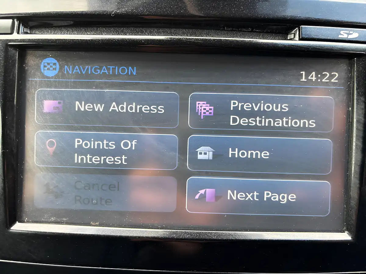 Used 2016 Nissan Qashqai N-Connecta Red - Interior and Exterior details 15