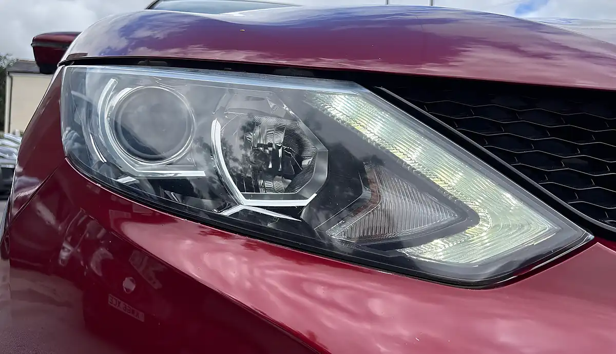 Used 2016 Nissan Qashqai N-Connecta Red - Interior and Exterior details 18