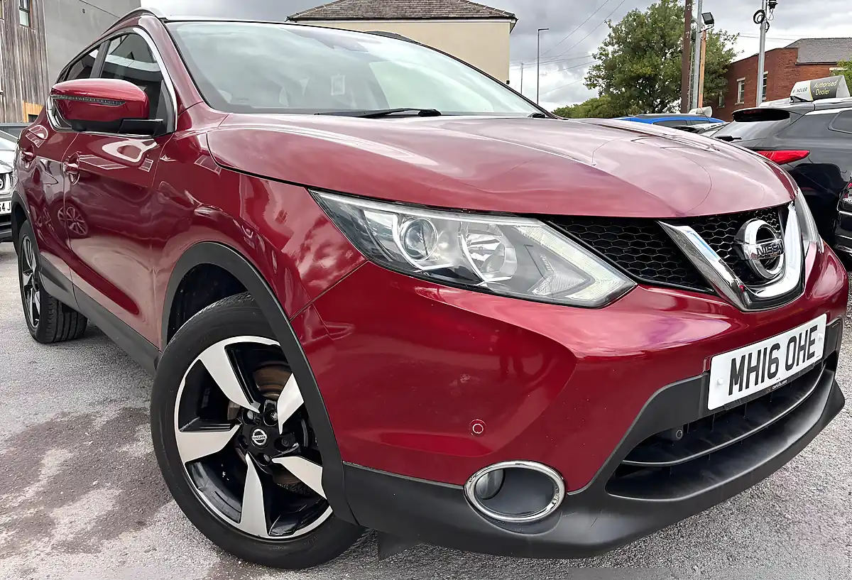 Used 2016 Nissan Qashqai N-Connecta Red - Interior and Exterior details 2
