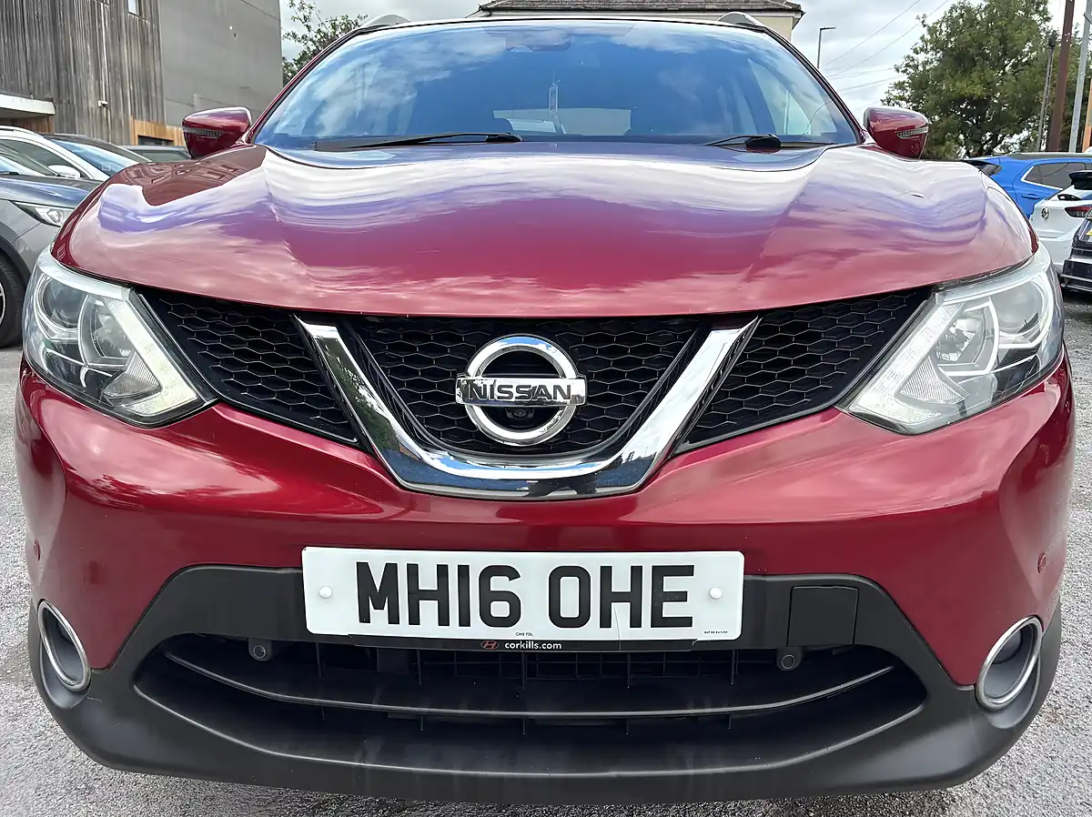 Used 2016 Nissan Qashqai N-Connecta Red - Interior and Exterior details 3