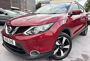 Used 2016 Nissan Qashqai N-Connecta Red - Interior and Exterior details 4