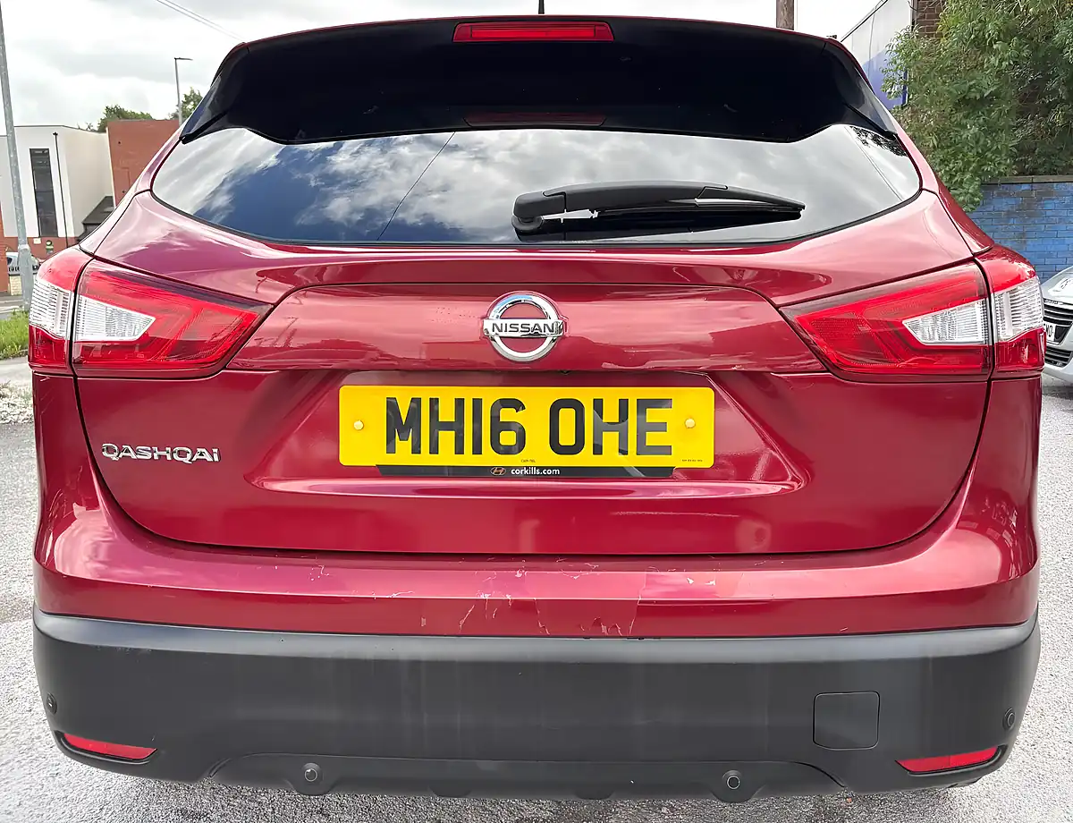 Used 2016 Nissan Qashqai N-Connecta Red - Interior and Exterior details 6