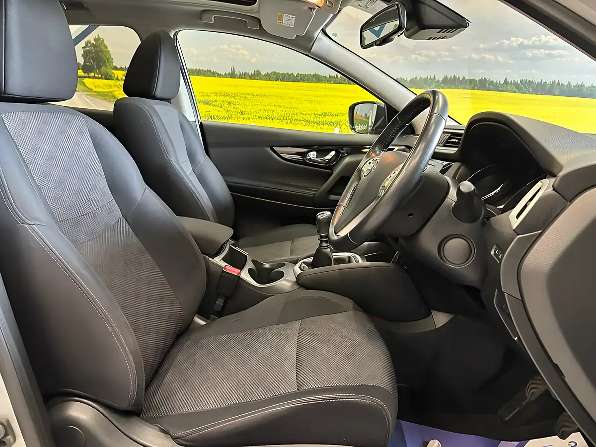 Used 2016 Nissan Qashqai N-Connecta Silver - Interior and Exterior details 10