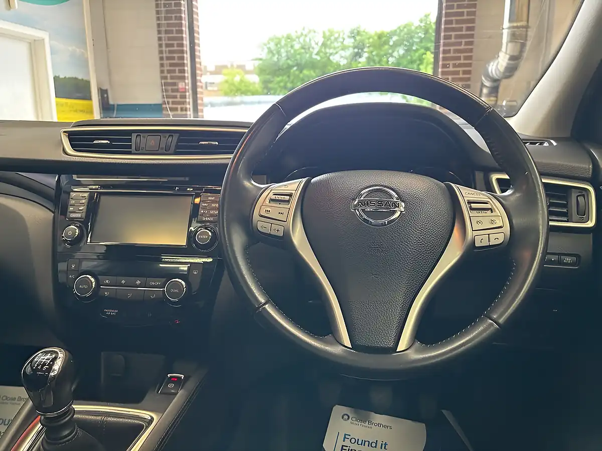 Used 2016 Nissan Qashqai N-Connecta Silver - Interior and Exterior details 11
