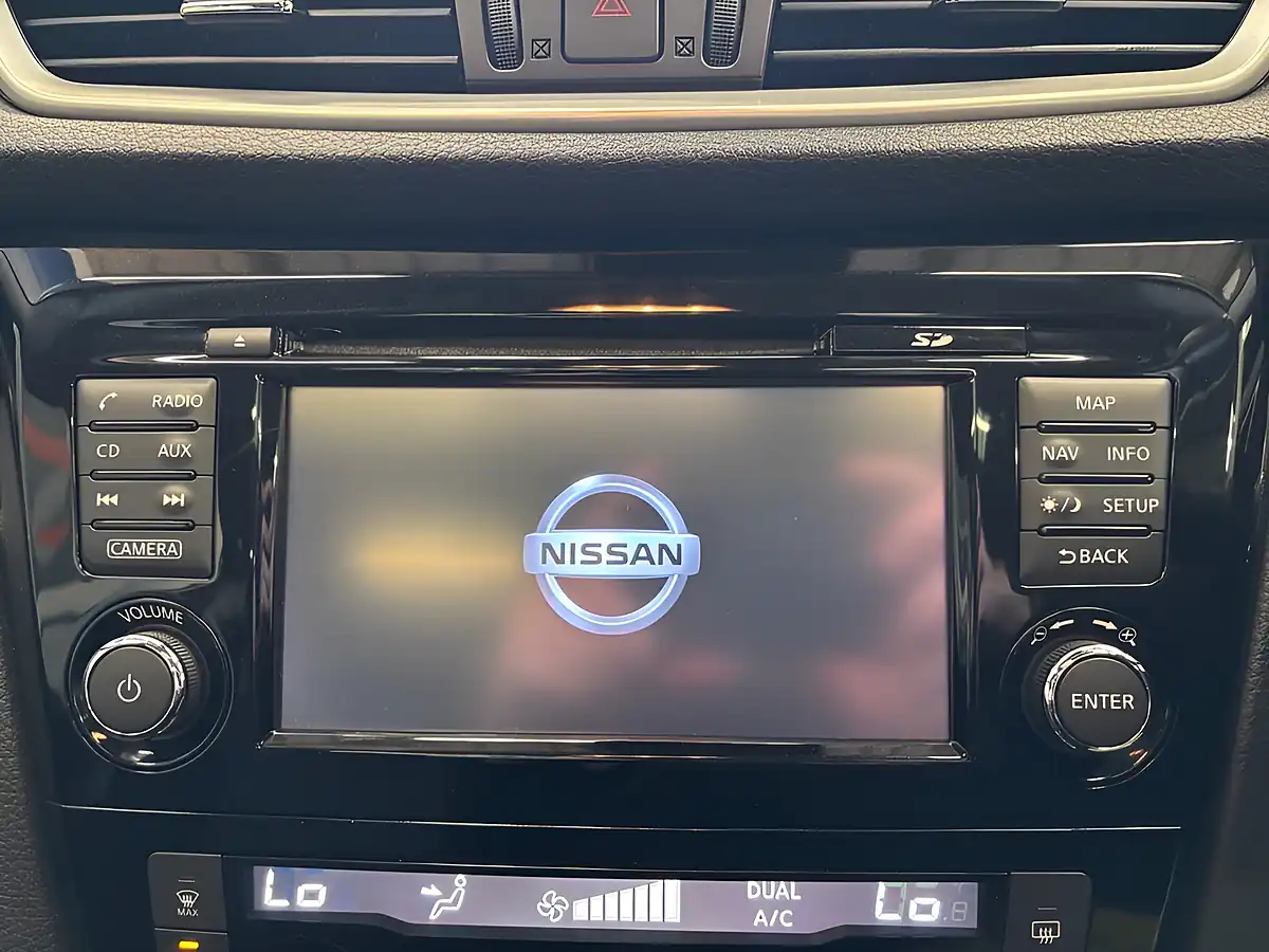 Used 2016 Nissan Qashqai N-Connecta Silver - Interior and Exterior details 13