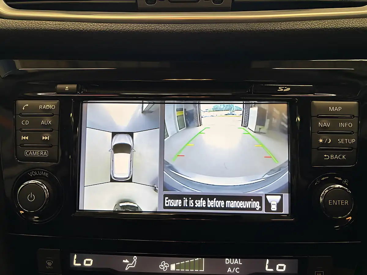 Used 2016 Nissan Qashqai N-Connecta Silver - Interior and Exterior details 14