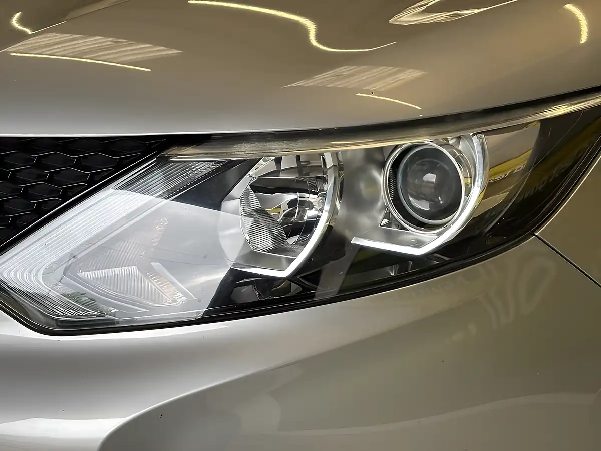 Used 2016 Nissan Qashqai N-Connecta Silver - Interior and Exterior details 17
