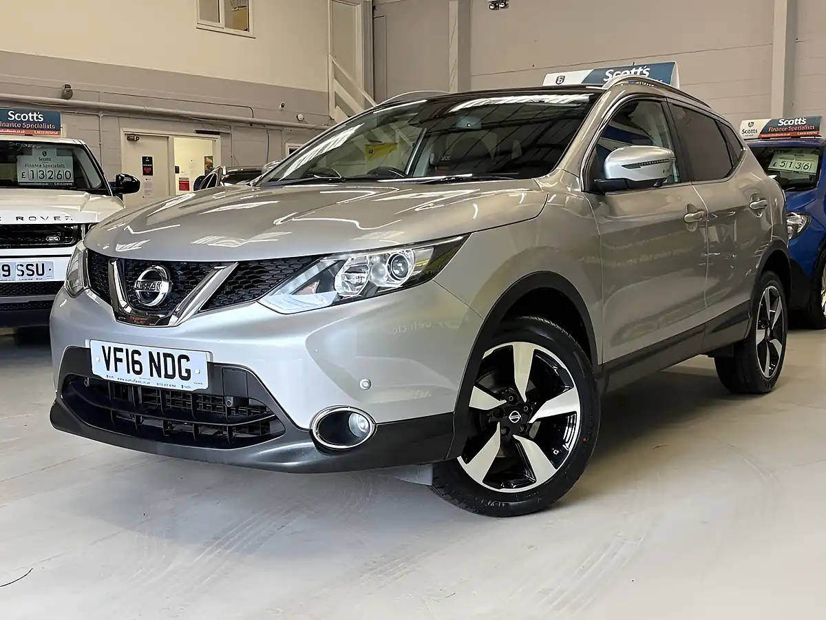 Used 2016 Nissan Qashqai N-Connecta Silver - Interior and Exterior details 3