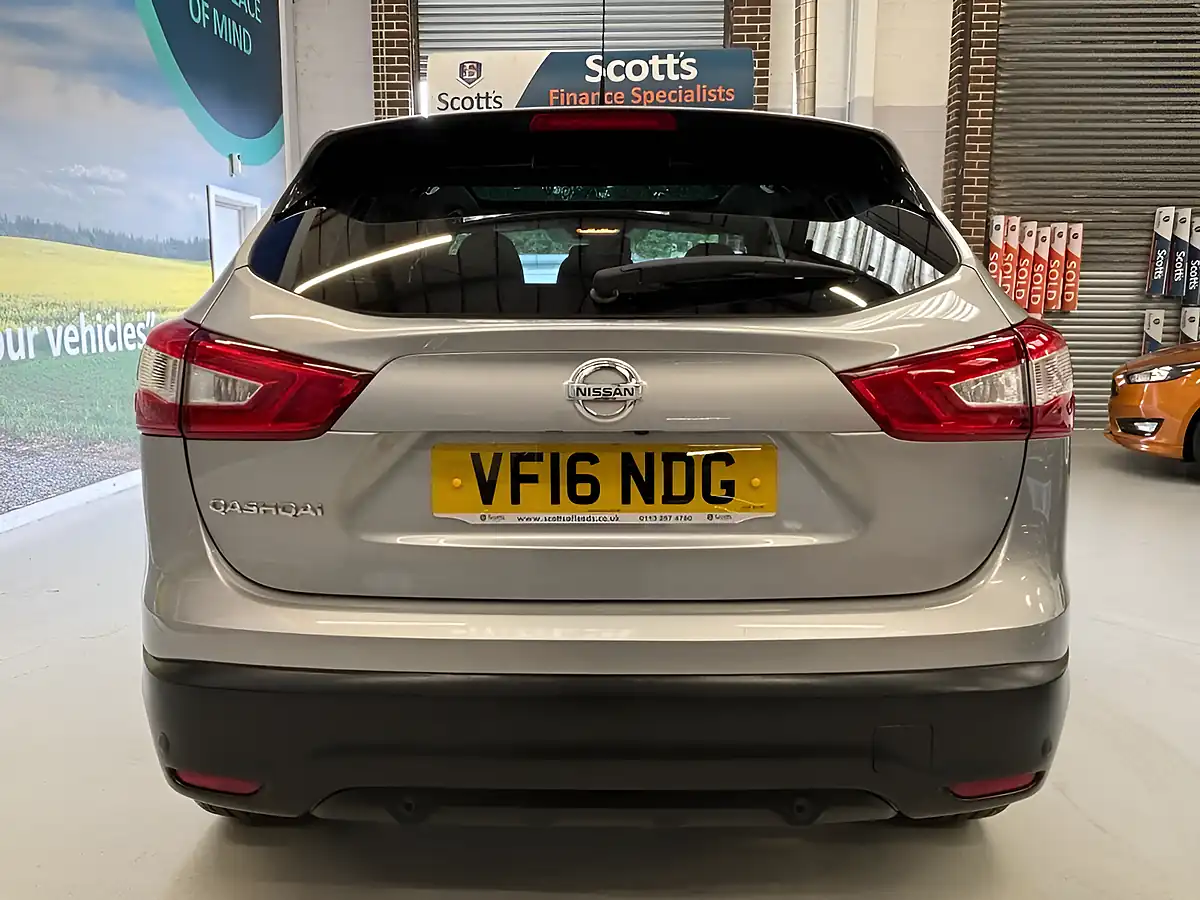 Used 2016 Nissan Qashqai N-Connecta Silver - Interior and Exterior details 6