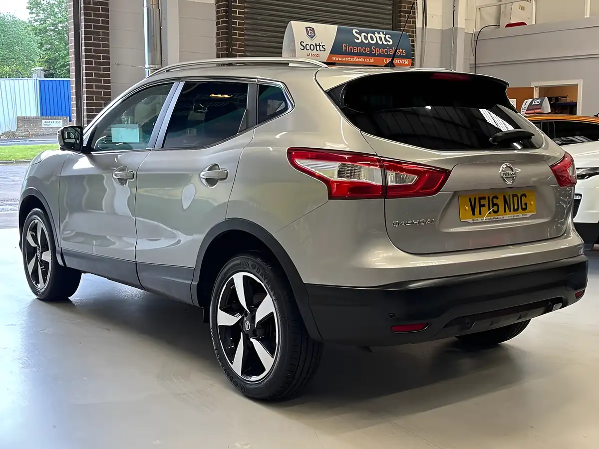 Used 2016 Nissan Qashqai N-Connecta Silver - Interior and Exterior details 7