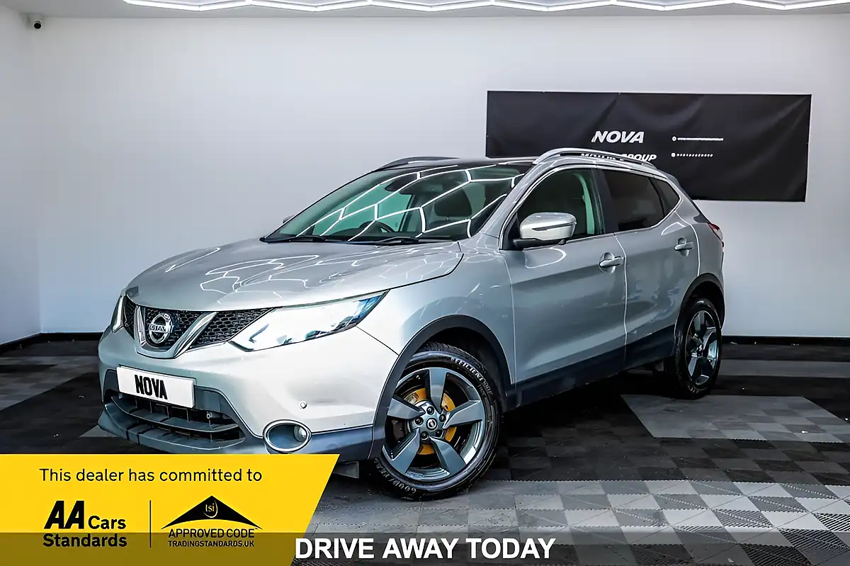 Used 2016 Nissan Qashqai N-Connecta Silver - Front View