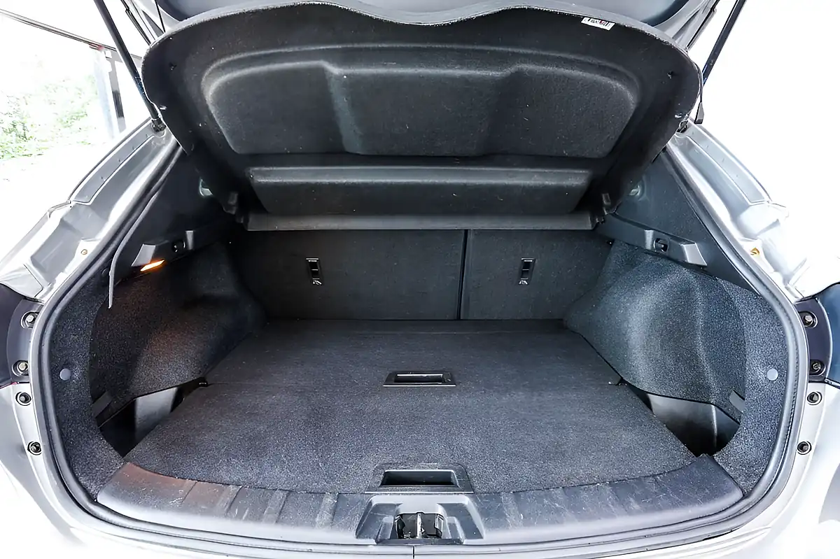 Used 2016 Nissan Qashqai N-Connecta Silver - Interior and Exterior details 19