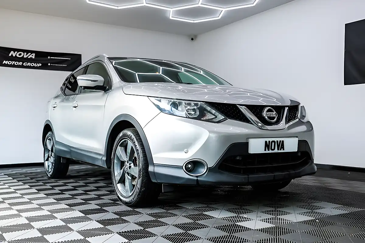Used 2016 Nissan Qashqai N-Connecta Silver - Interior and Exterior details 3