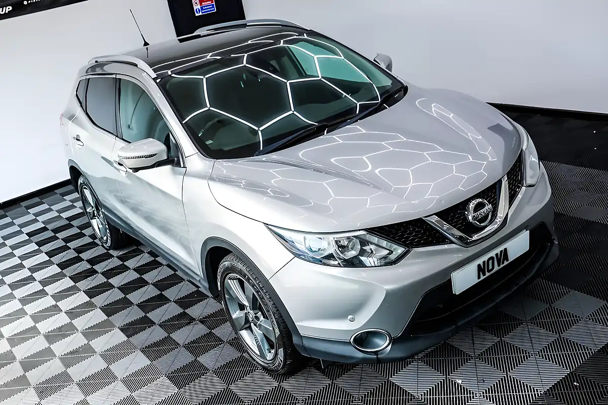 Used 2016 Nissan Qashqai N-Connecta Silver - Interior and Exterior details 4