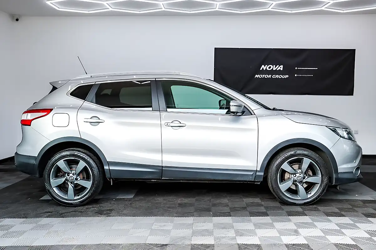 Used 2016 Nissan Qashqai N-Connecta Silver - Interior and Exterior details 5
