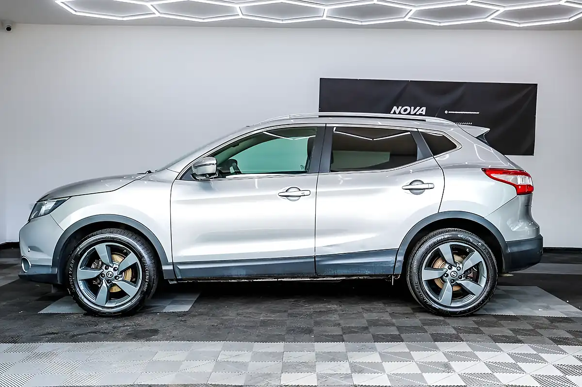 Used 2016 Nissan Qashqai N-Connecta Silver - Interior and Exterior details 6