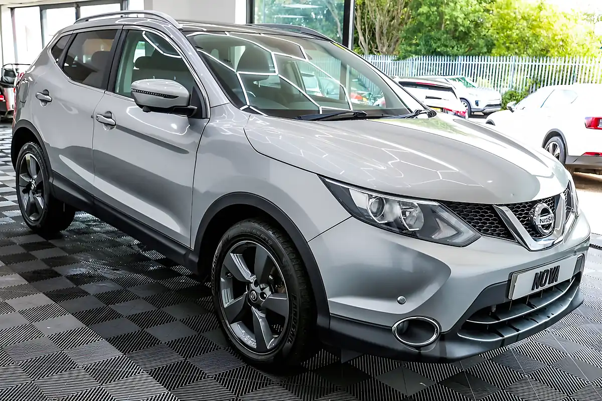 Used 2016 Nissan Qashqai N-Connecta Silver - Interior and Exterior details 9