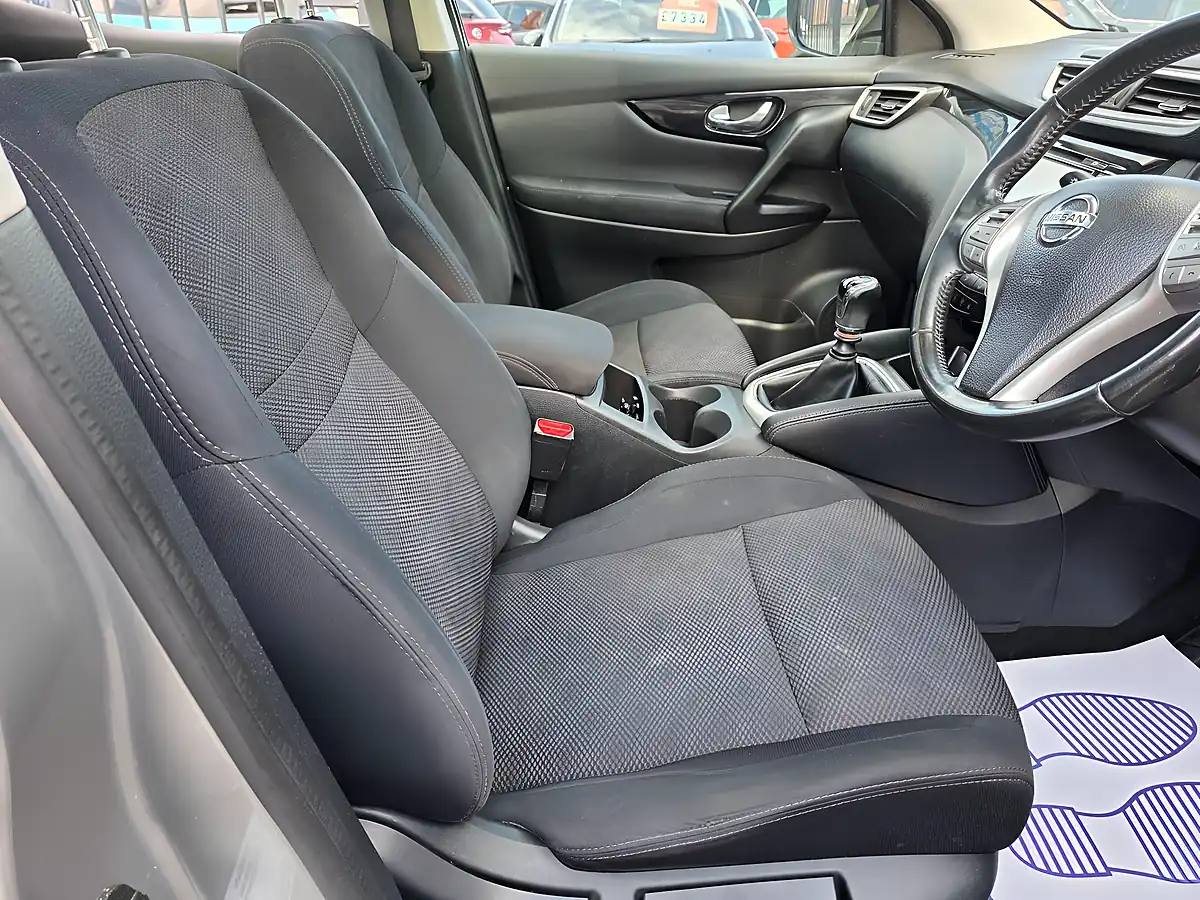 Used 2016 Nissan Qashqai N-Connecta Silver - Interior and Exterior details 11