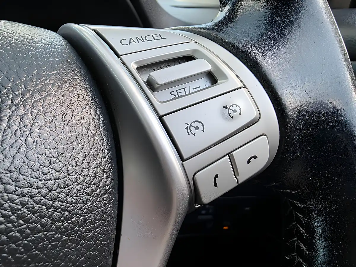 Used 2016 Nissan Qashqai N-Connecta Silver - Interior and Exterior details 14