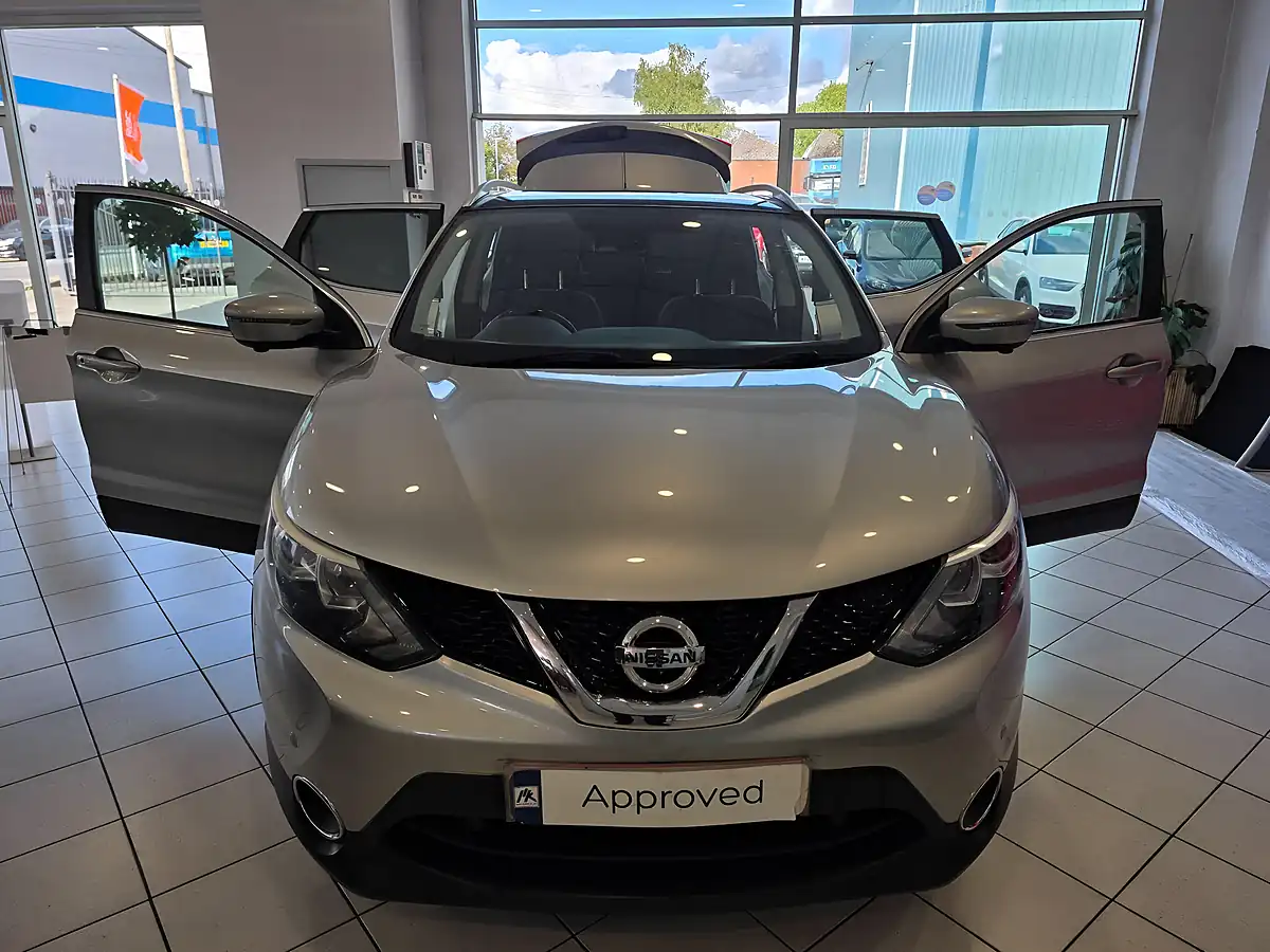 Used 2016 Nissan Qashqai N-Connecta Silver - Interior and Exterior details 2