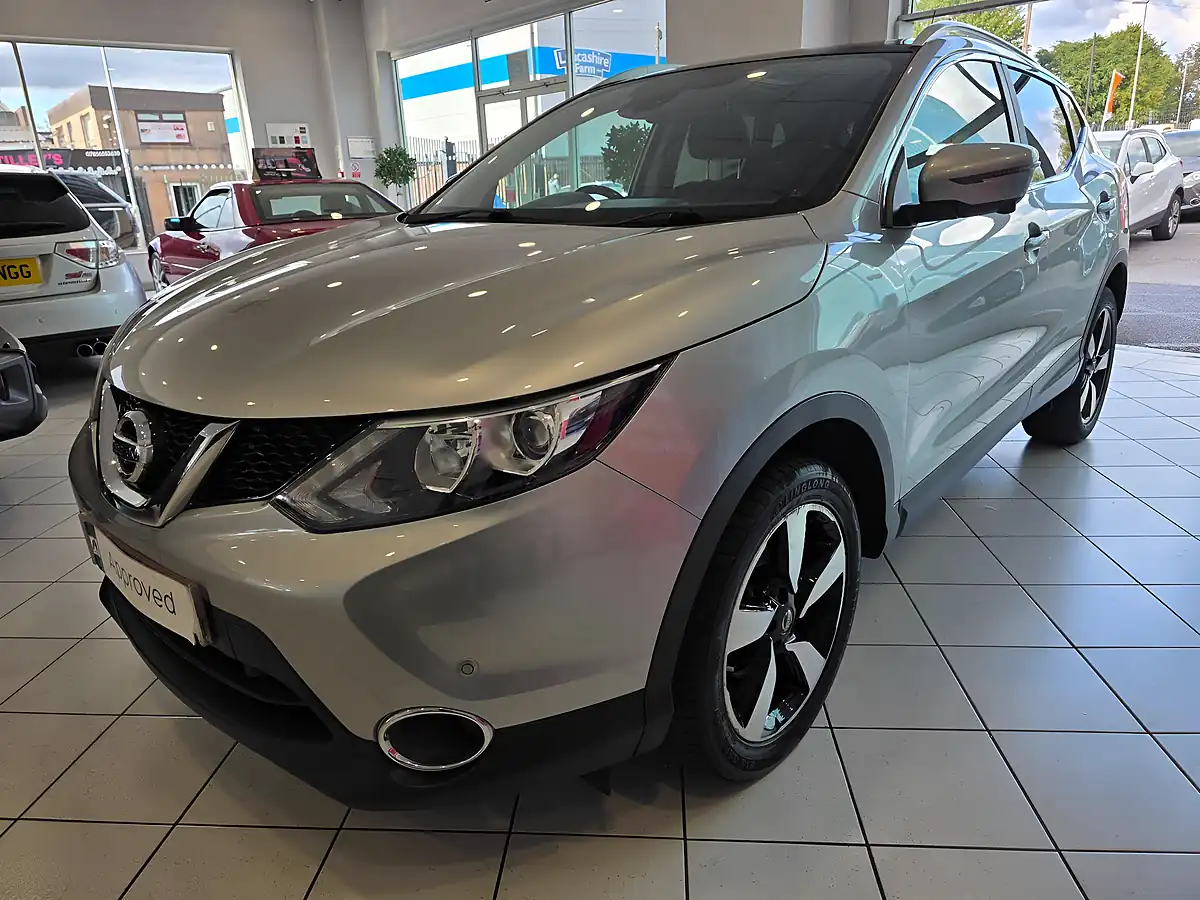 Used 2016 Nissan Qashqai N-Connecta Silver - Interior and Exterior details 3