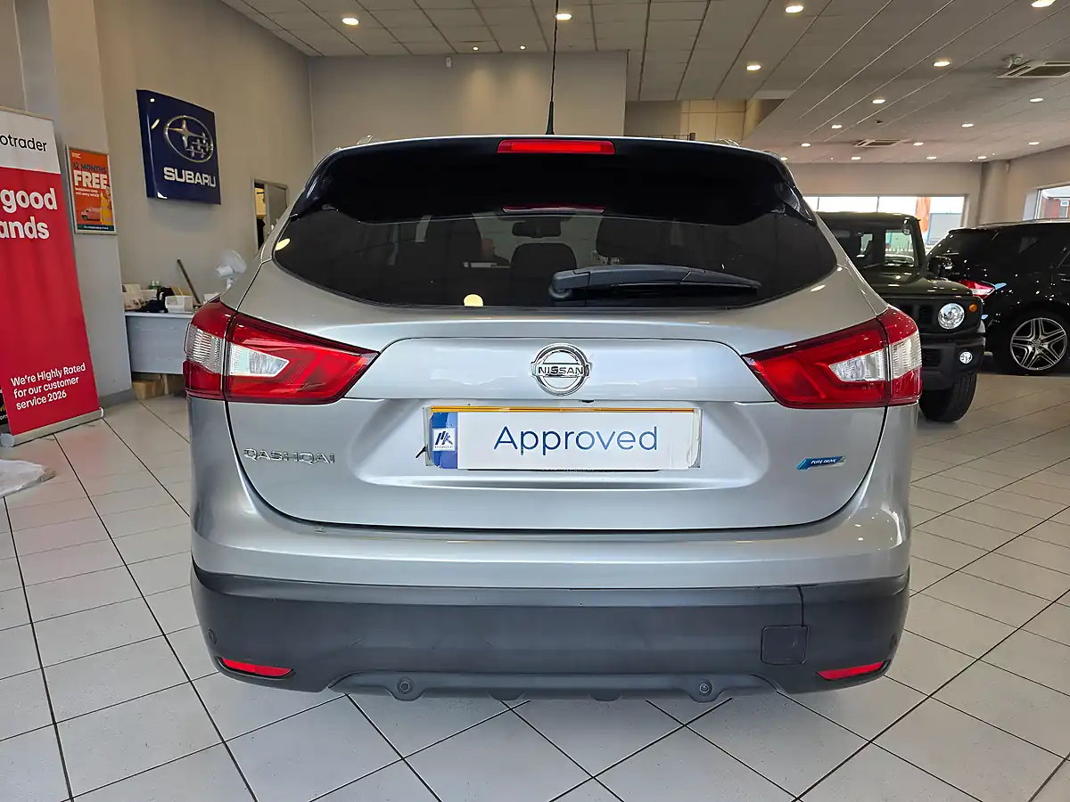 Used 2016 Nissan Qashqai N-Connecta Silver - Interior and Exterior details 7