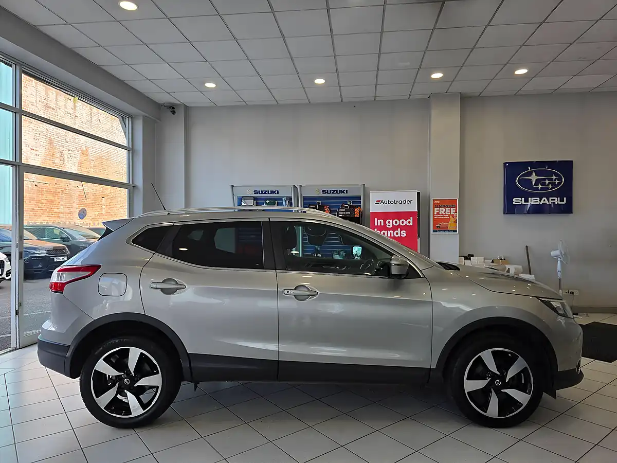 Used 2016 Nissan Qashqai N-Connecta Silver - Interior and Exterior details 8