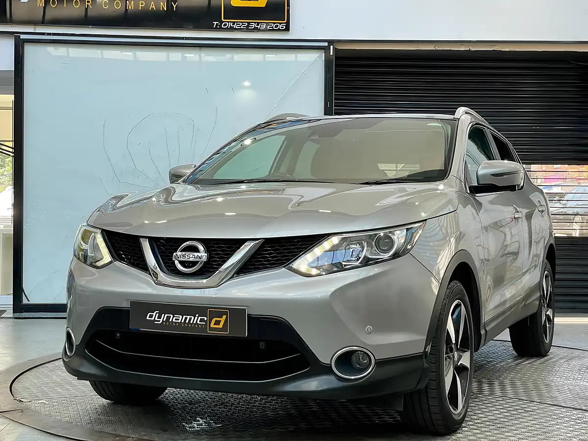 Used 2016 Nissan Qashqai N-Connecta Silver - Front View