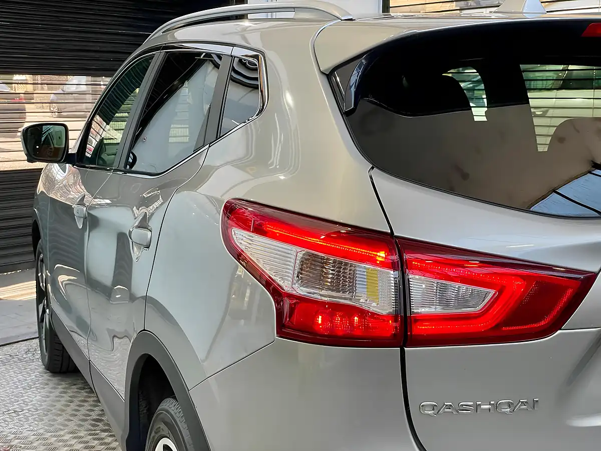 Used 2016 Nissan Qashqai N-Connecta Silver - Interior and Exterior details 10