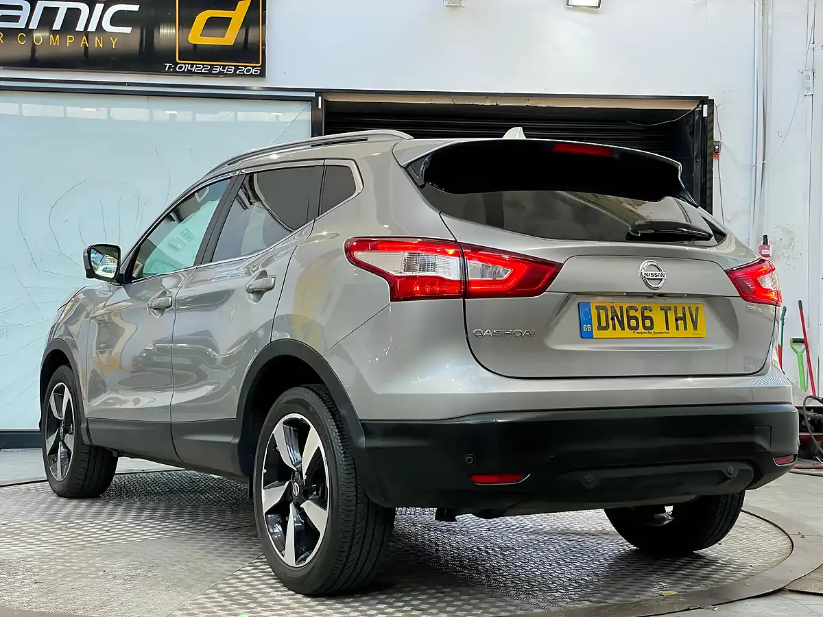 Used 2016 Nissan Qashqai N-Connecta Silver - Interior and Exterior details 5