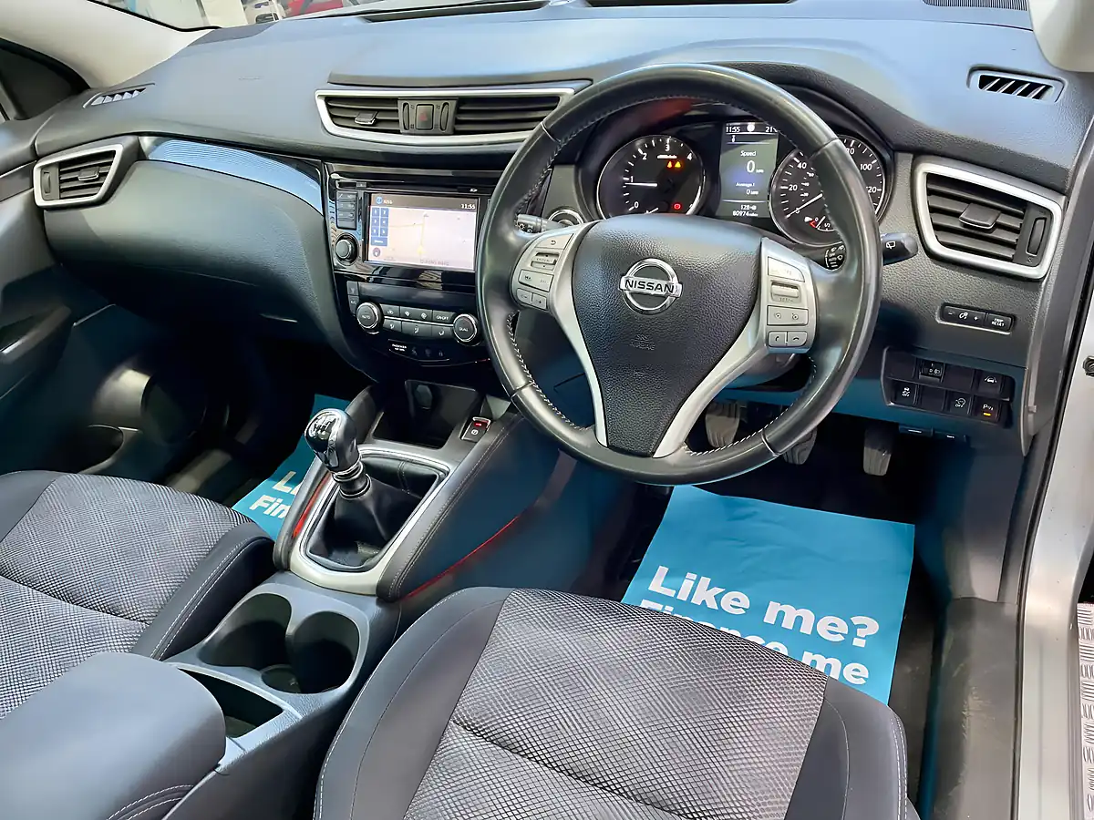 Used 2016 Nissan Qashqai N-Connecta Silver - Interior and Exterior details 6