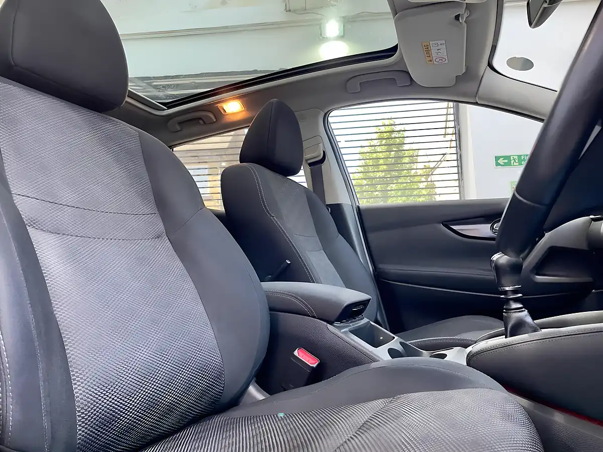 Used 2016 Nissan Qashqai N-Connecta Silver - Interior and Exterior details 7