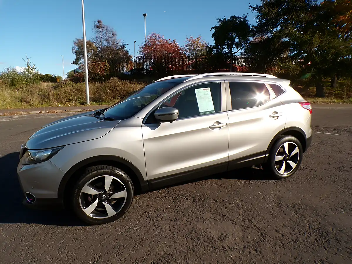 Used 2016 Nissan Qashqai N-Connecta Silver - Interior and Exterior details 10